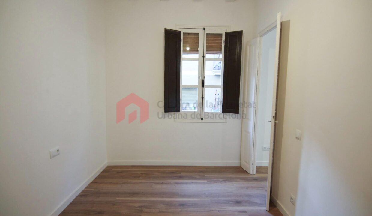 Vivienda de 33 m2 de 1 dormitorio independiente + salón reformado a estrenar junto mercado_5