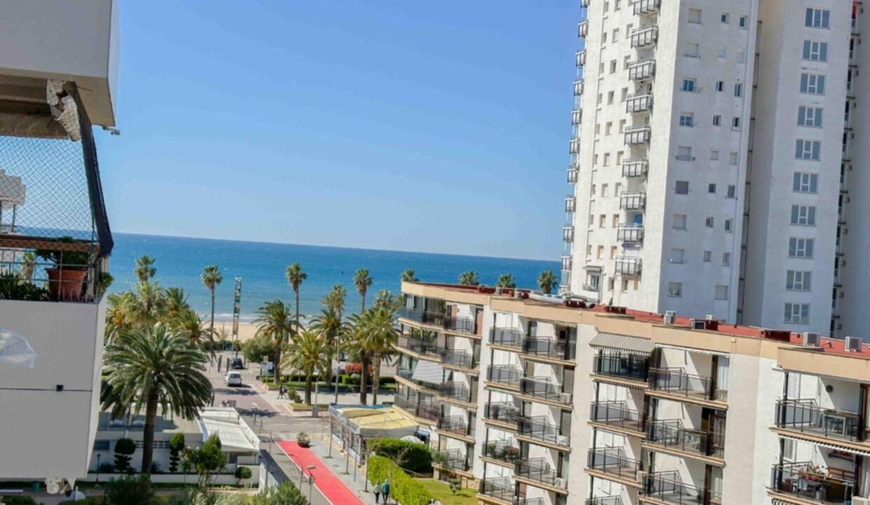 ¡Oportunidad Única en Salou! Apartamento Reformado a Pasos de la Playa_1