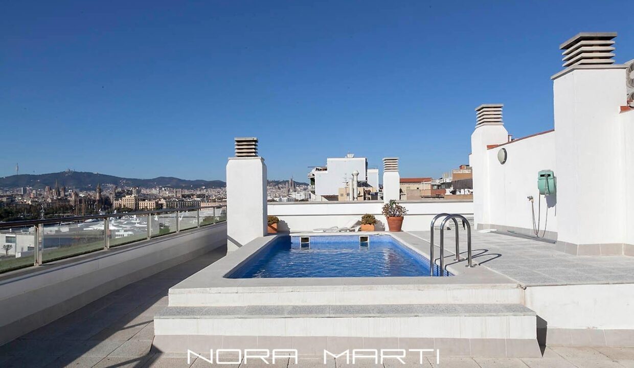 Espectacular propiedad de 246m2 y terraza privada de 52.68m2 en el Paseo Joan de Borbó