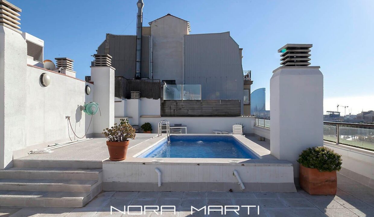 Espectacular propiedad de 246m2 y terraza privada de 52.68m2 en el Paseo Joan de Borbó