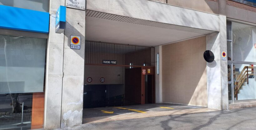 GRAN OPORTUNIDAD DE INVERSIÓN VENTA DE 3 Plazas de Parking en la Calle Entenza/Josep Tarradellas_1