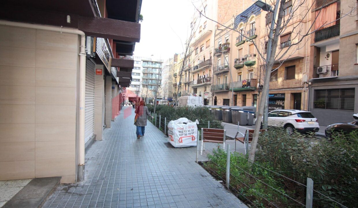 almacén de 489 m2 con acceso desde calle y desde el portal de vecinos_1