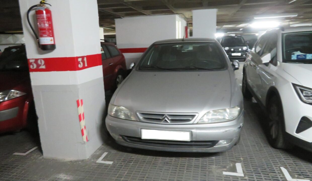 PLAZA DE PARKING EN LA AVENIDA DE ROMA PARA COCHE PEQUEÑO_1