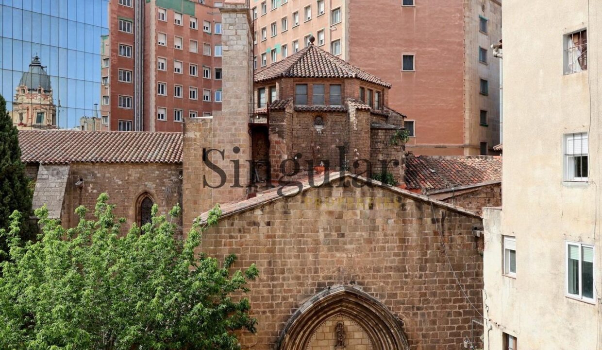 Piso con encanto histórico en el corazón de Barcelona_1