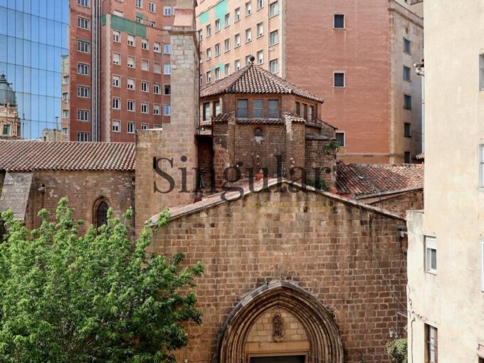 Piso con encanto histórico en el corazón de Barcelona_1