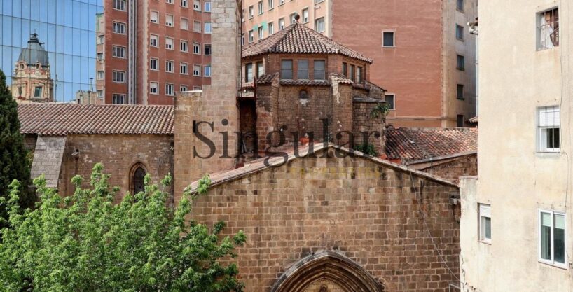 Piso con encanto histórico en el corazón de Barcelona_1