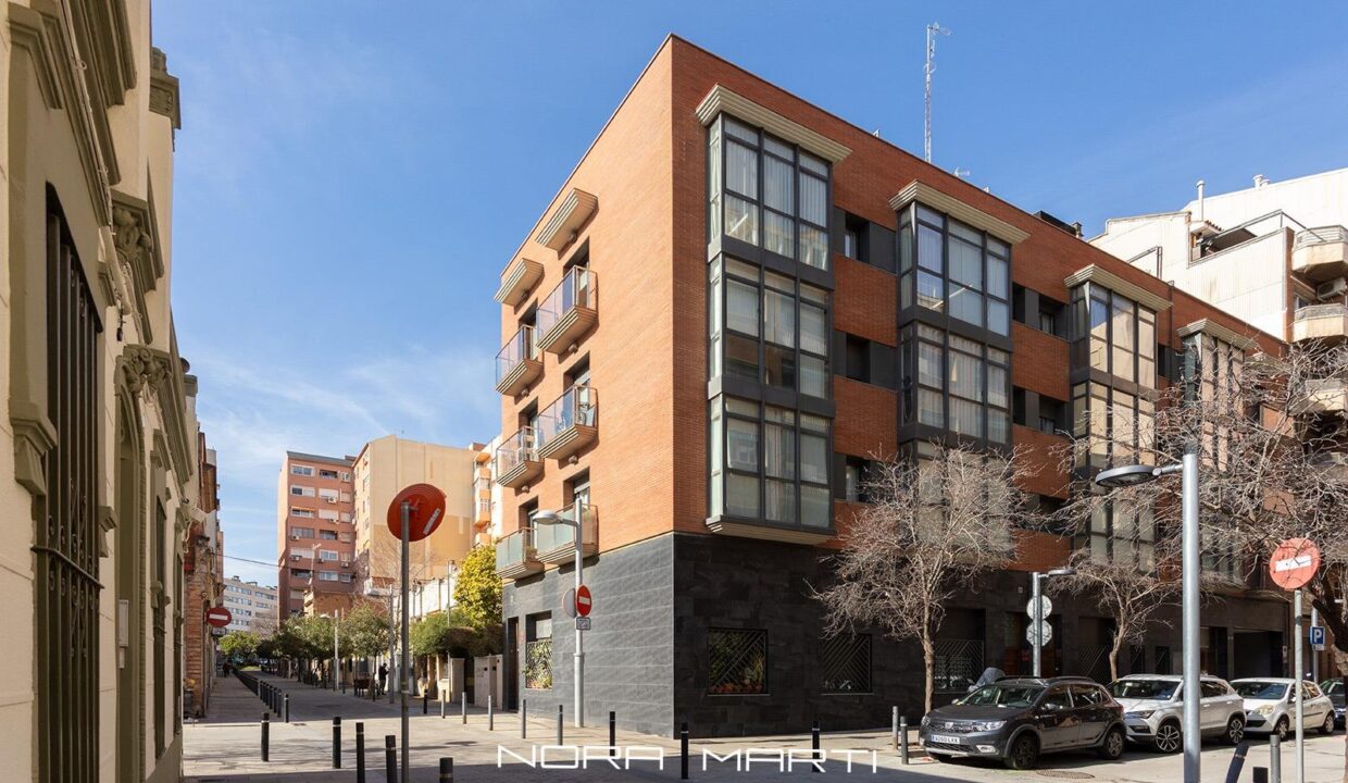 Planta baja-dúplex de 3 habitaciones y plaza de parking opcional en Les Corts._1