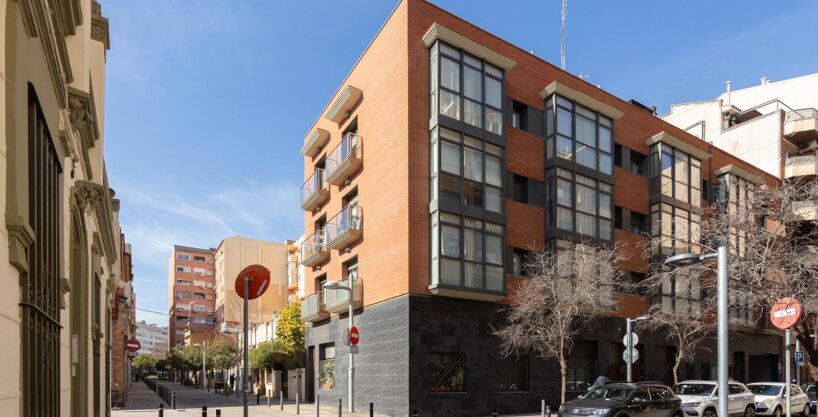 Planta baja-dúplex de 3 habitaciones y plaza de parking opcional en Les Corts._1