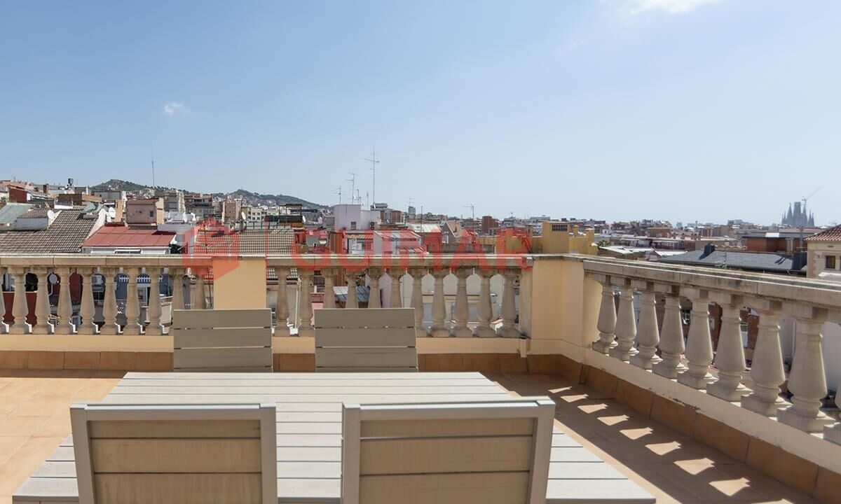 Precioso piso con gran terraza con vistas al Tibidabo y Sagrada Familia_1