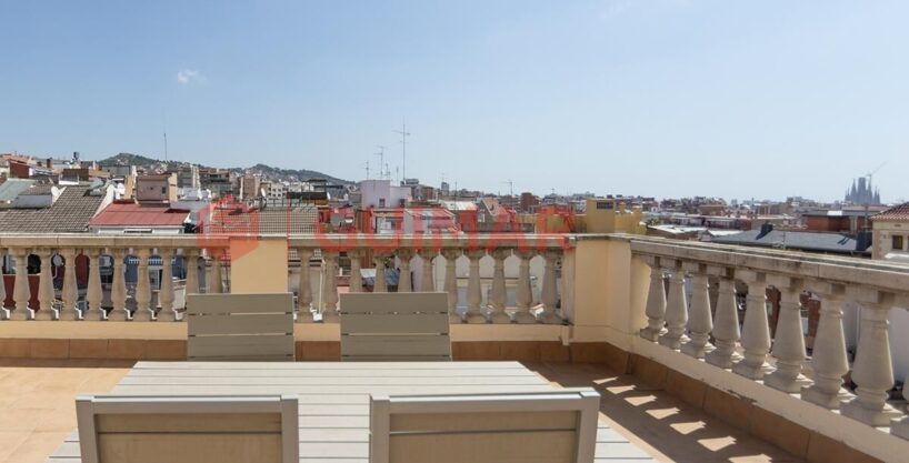 Precioso piso con gran terraza con vistas al Tibidabo y Sagrada Familia_1